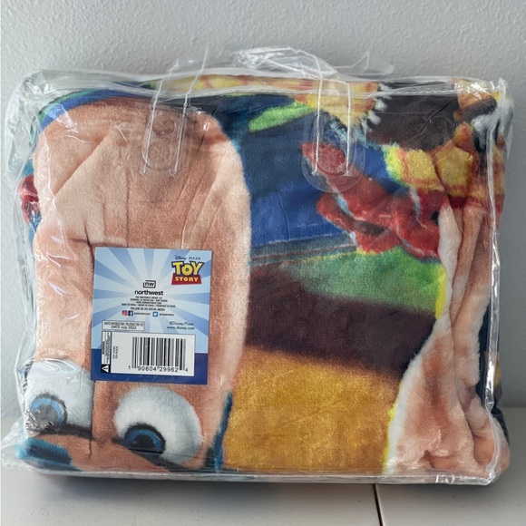 Twin size” Toy Story soft & warm royal plush throw size 60”x80”. - Picture 4 of 7